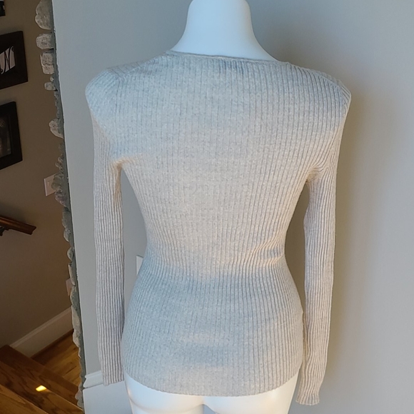 Ann Taylor Loft Light Grey Top - M - Picture 4 of 5